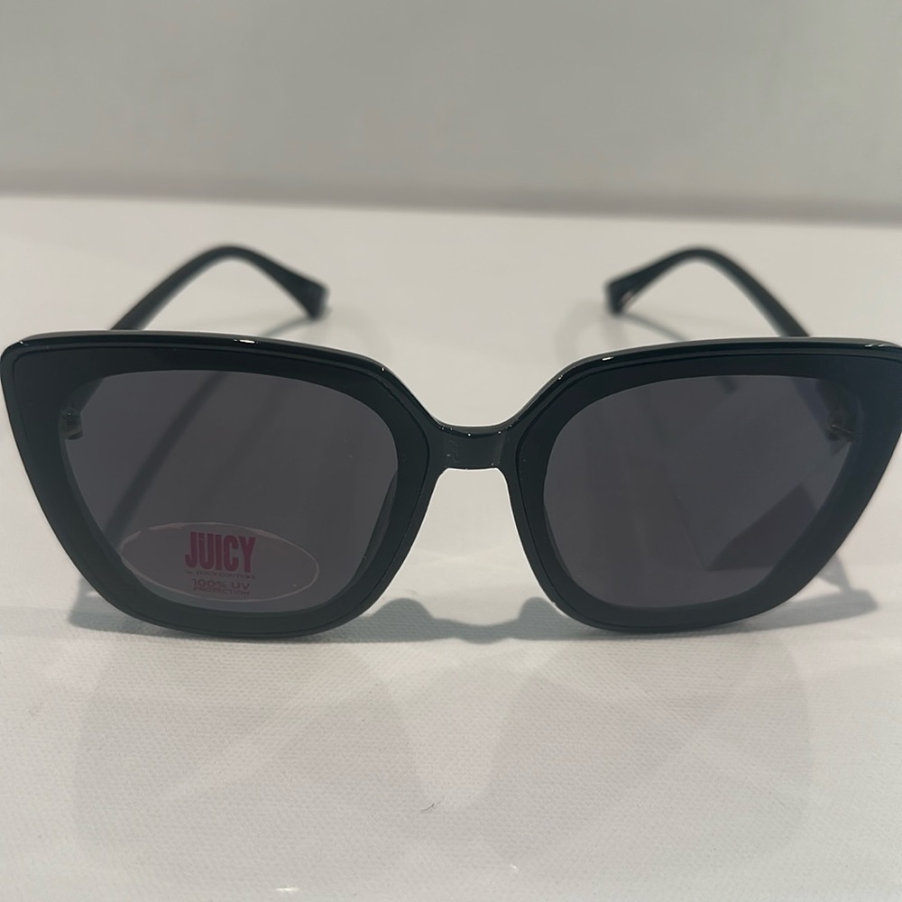 NWT Juicy Couture goldtone rimmed handle sunglasses with 100% UV protection.